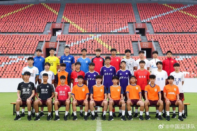 U17國少第三期集訓2勝1平 29人穿母隊球衣拍全家福