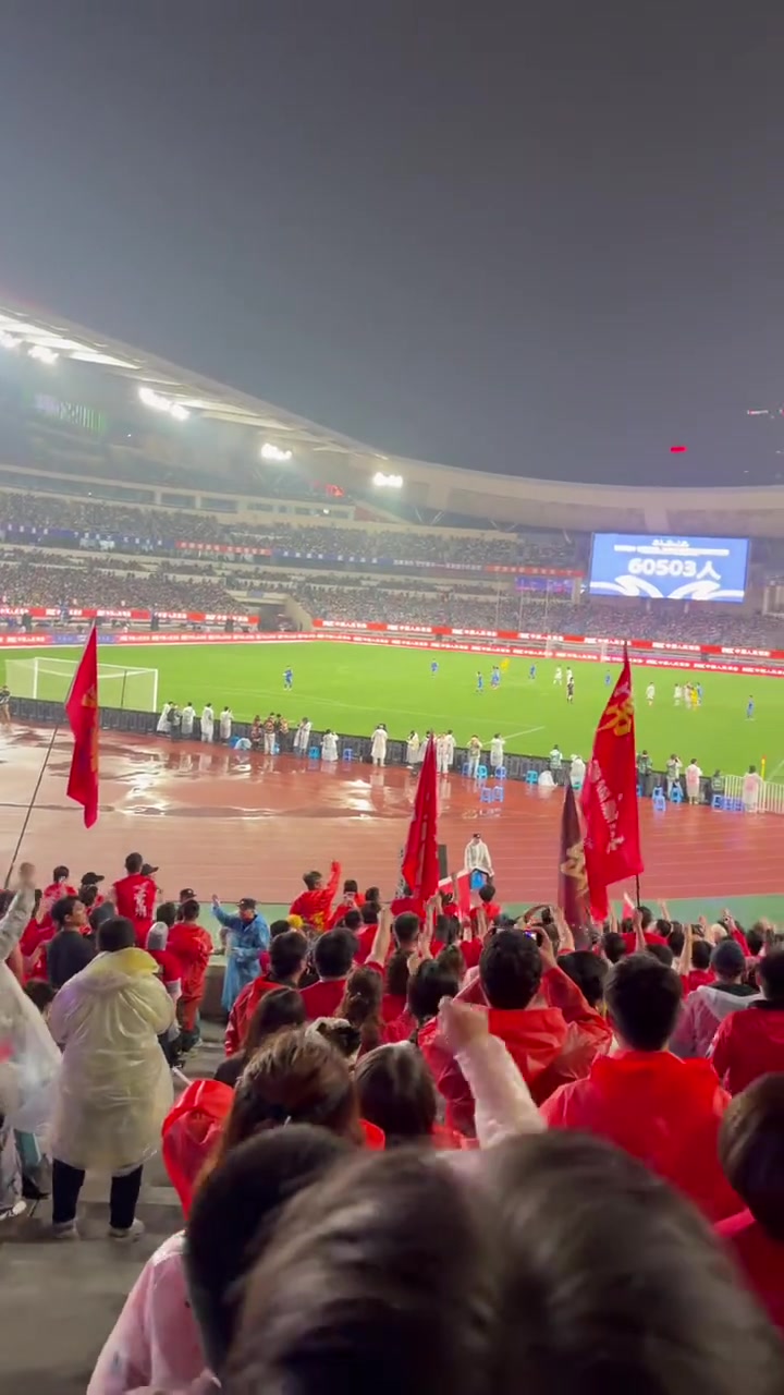 VAR三次介入！南京2-1逆轉常州，常州球迷集體怒罵黑哨