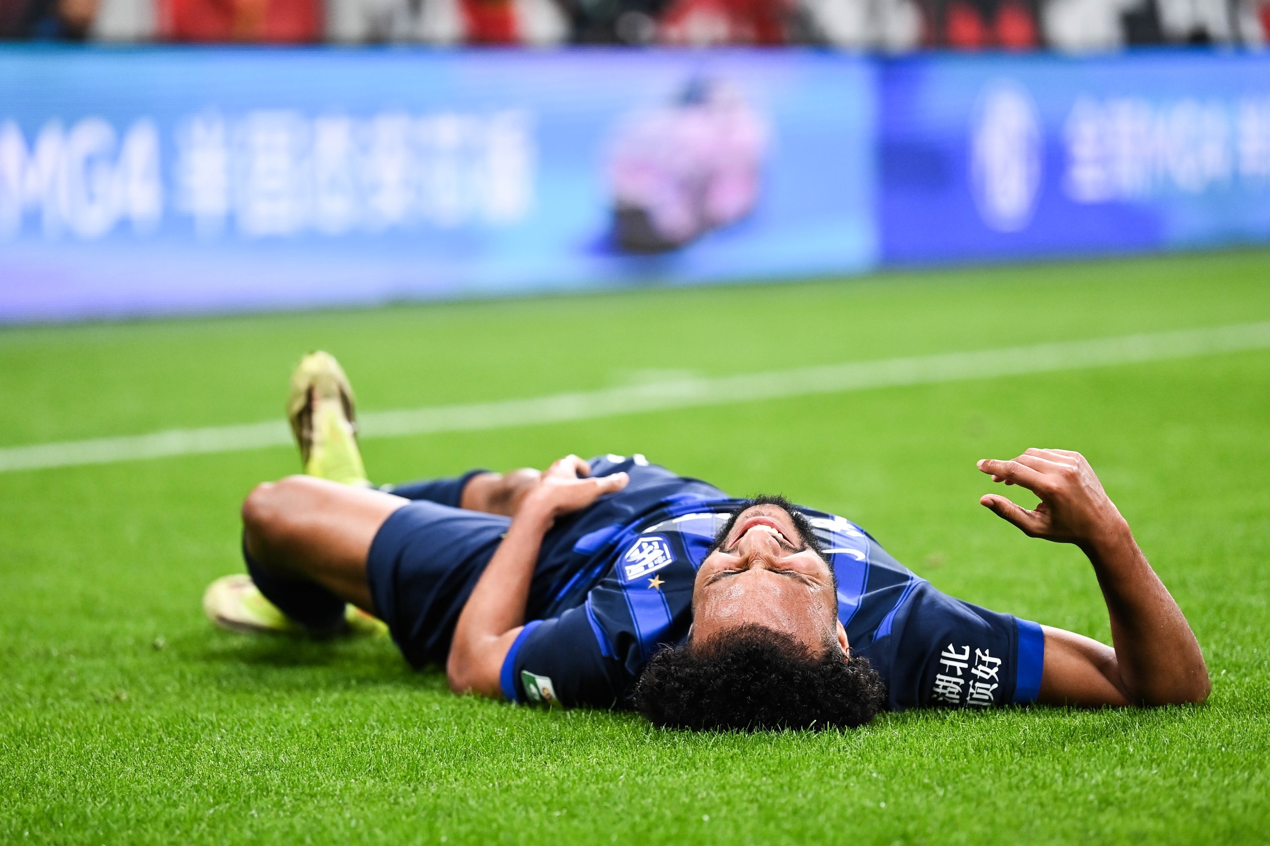 武漢三鎮1-3青島海牛：防線崩盤+低級失誤，保級形勢已至絕境