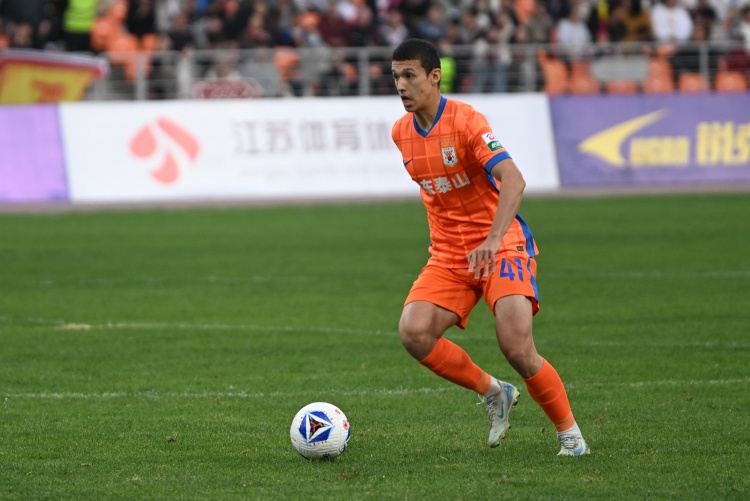 泰山3-3三鎮：依木蘭陳澤仕中場連線難救主，單場4丟球已成頑疾