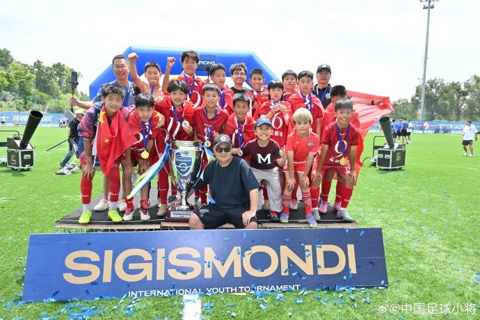 中國足球小將2014隊點球擒埃弗頓 捧得SIGISMONDI杯