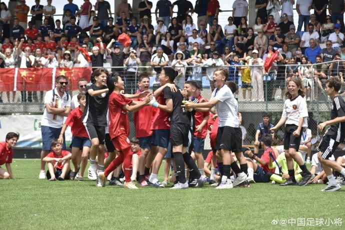 中國足球小將2014隊點球擒埃弗頓 捧得SIGISMONDI杯