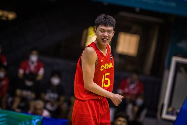 王俊杰18+14隔扣周琦？楊瀚森回歸后中國男籃鋒線厚度提升，柯凡：能贏日本